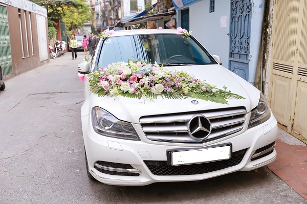 Cho thuê xe cưới Mercedes trắng